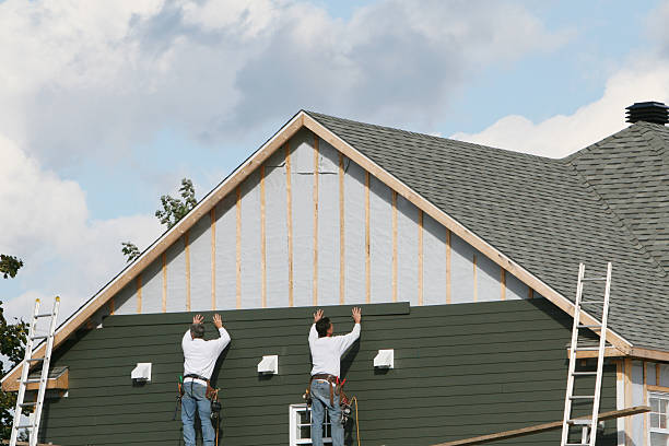 Professional Siding technician working in Conway, SC